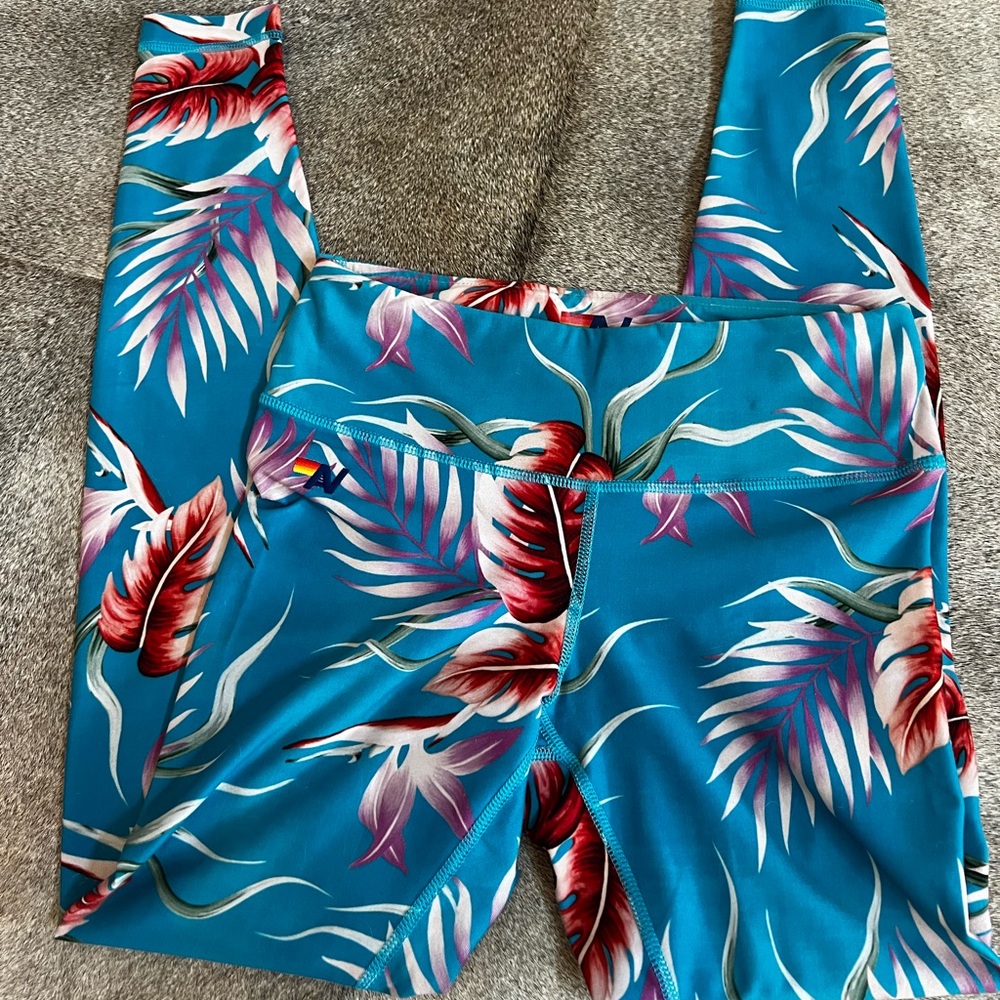Aviator Nation palm leaf crop leggings.